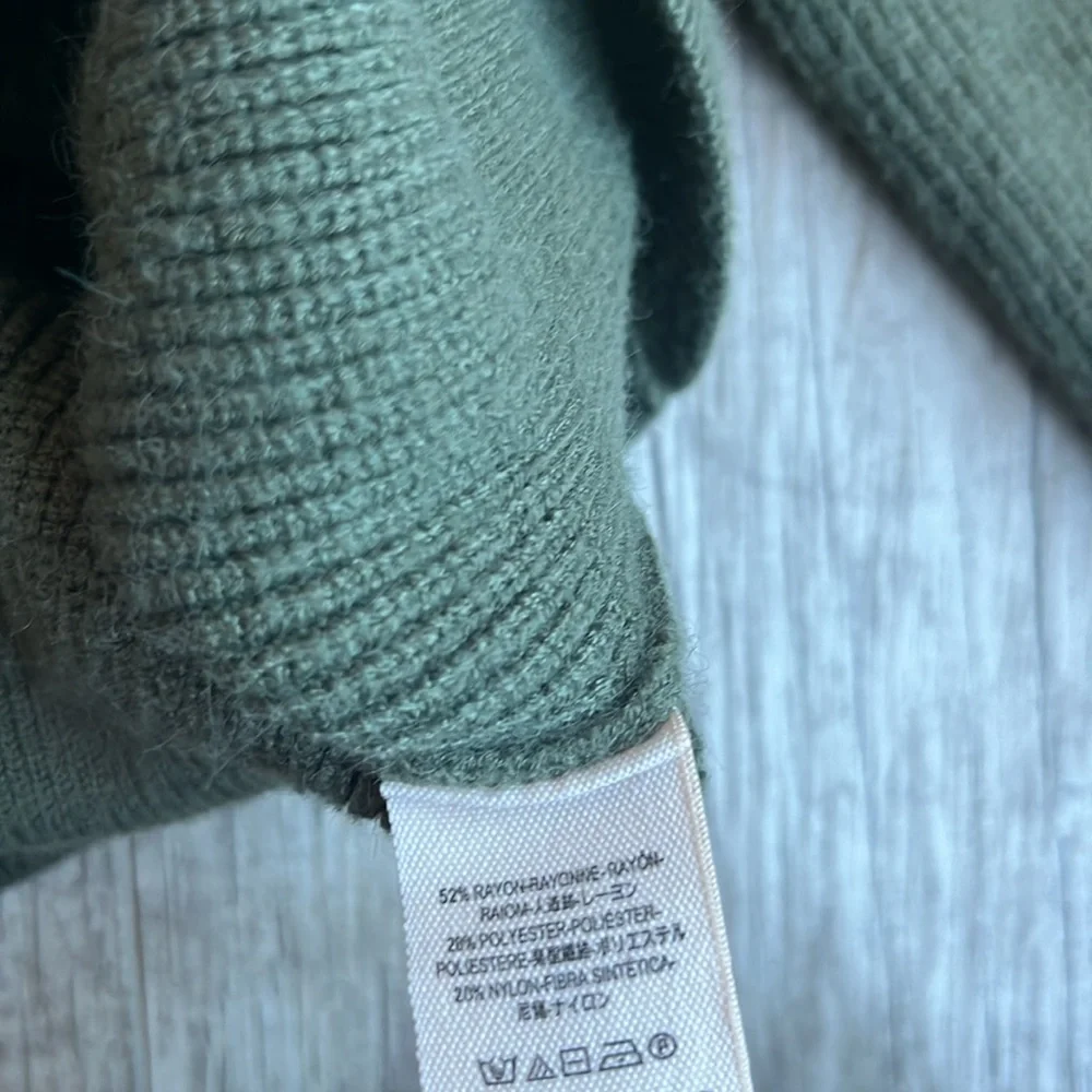 Shadow Crew Blouson Sleeve Green Sweater‎ Size S